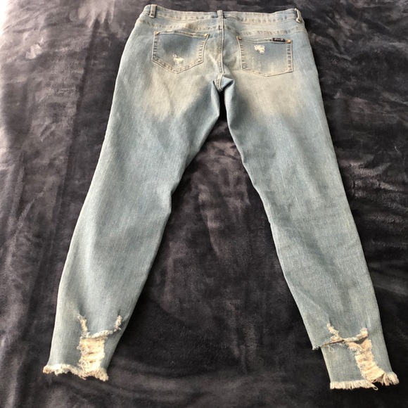 Distressed Jeans - Picture 4 of 5